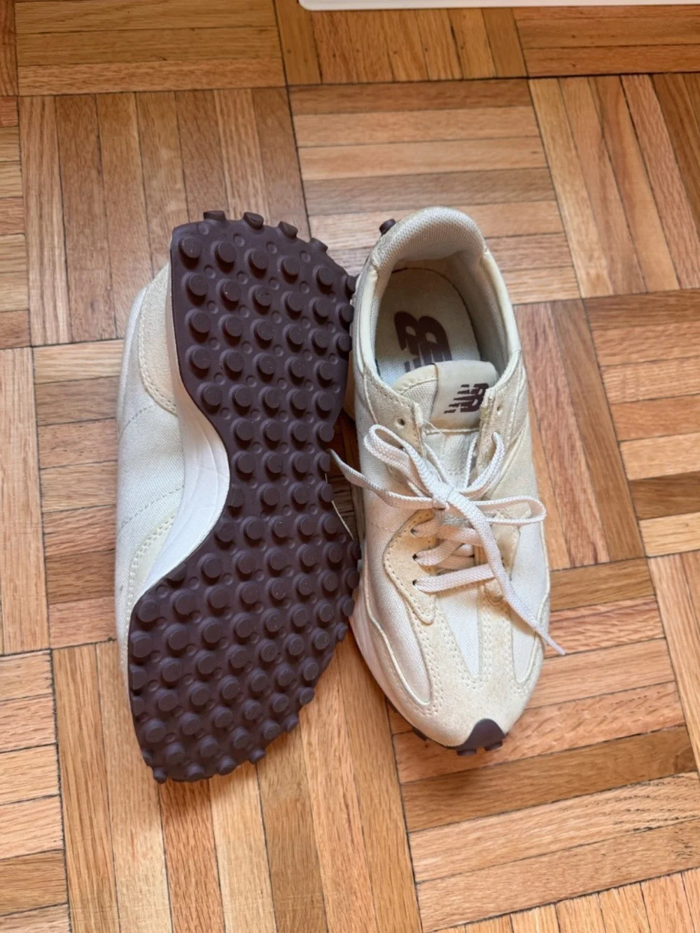 Women's New Balance 327 Sneaker